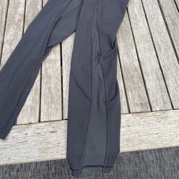 Invigorate Lululemon Leggings with Mesh siding - Picture 4 of 4